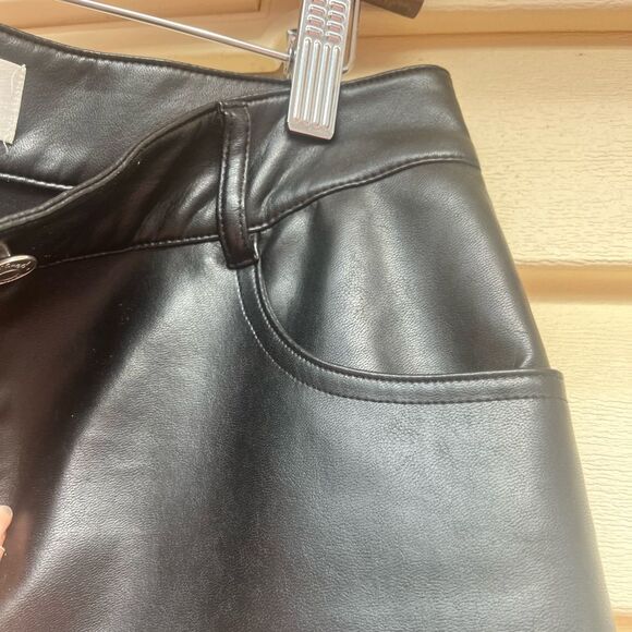 Aritzia Wilfred Black faux Leather High-Waisted Pants, hidden button closure, 2 - Picture 6 of 10